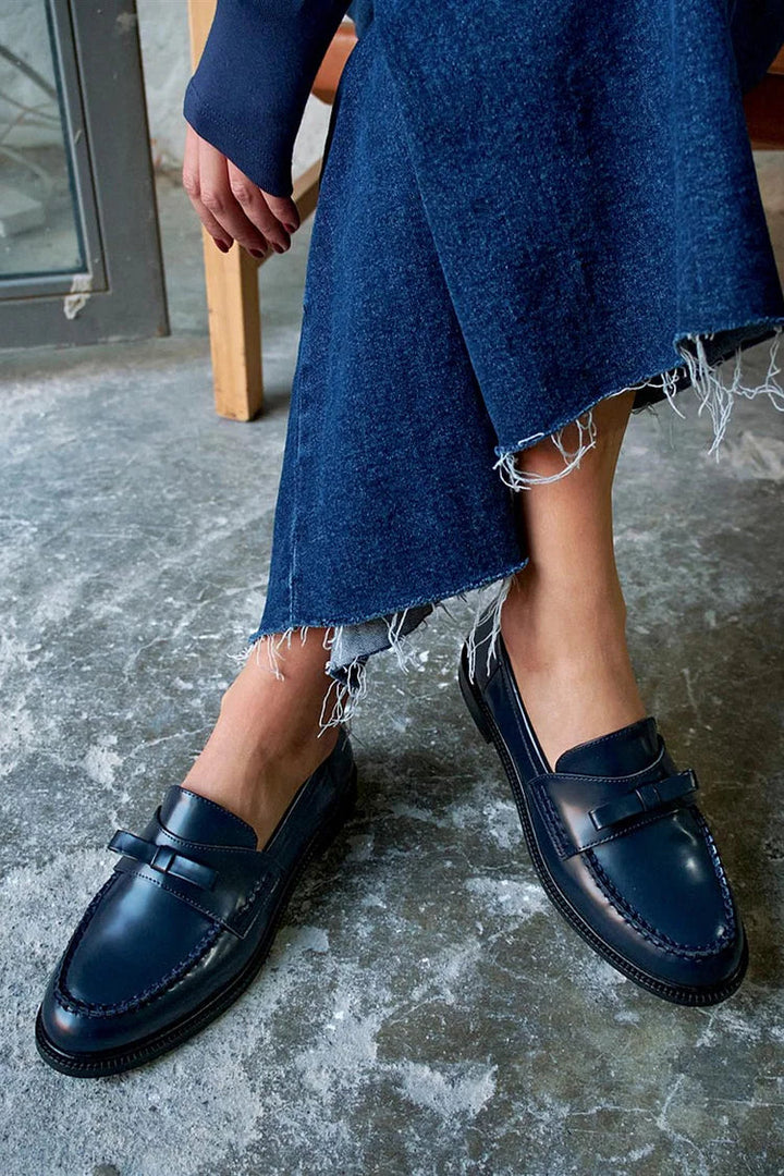 Mocassins patchwork Bleu Marine à bout rond en teinte unie avec nœud