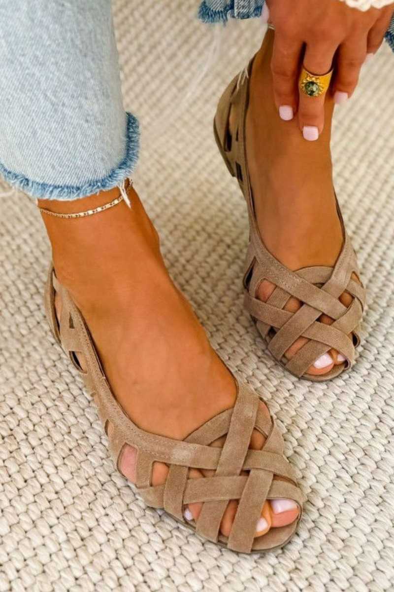 Sandales à bout ouvert tressées décontractées basses avec des brides croisées