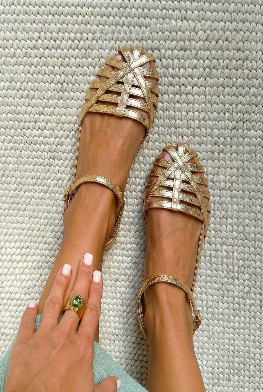 Sandales basses à bout fermé en cage avec bride de cheville