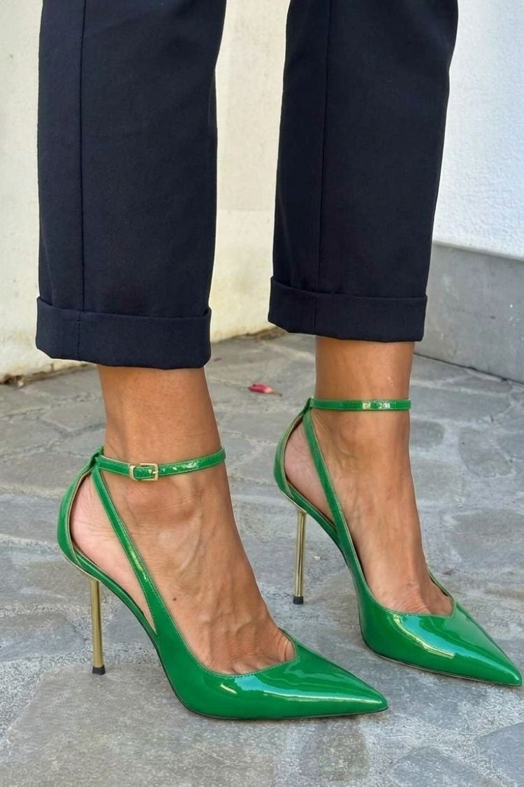 Talons aiguilles vernis Noir avec bride à la cheville