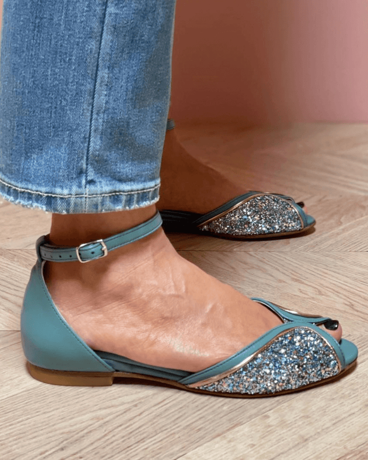 Sandales peep toe paillettes patchwork avec bride de cheville et boucle