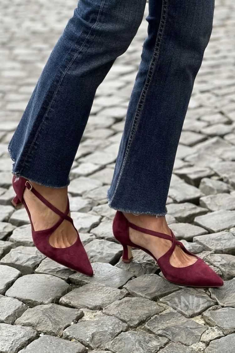 Talons bas kaki à bout pointu unis avec boucle et brides croisées