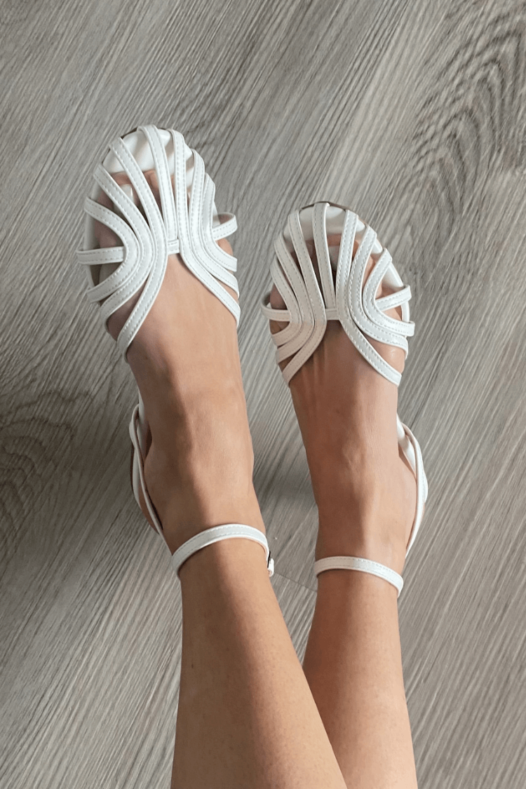 Ballerines découpées à bout rond unies avec bride de cheville