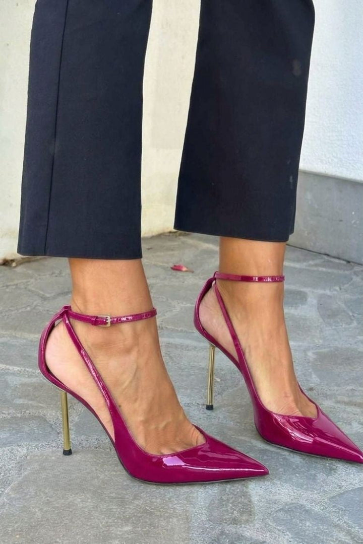 Talons aiguilles vernis Noir avec bride à la cheville