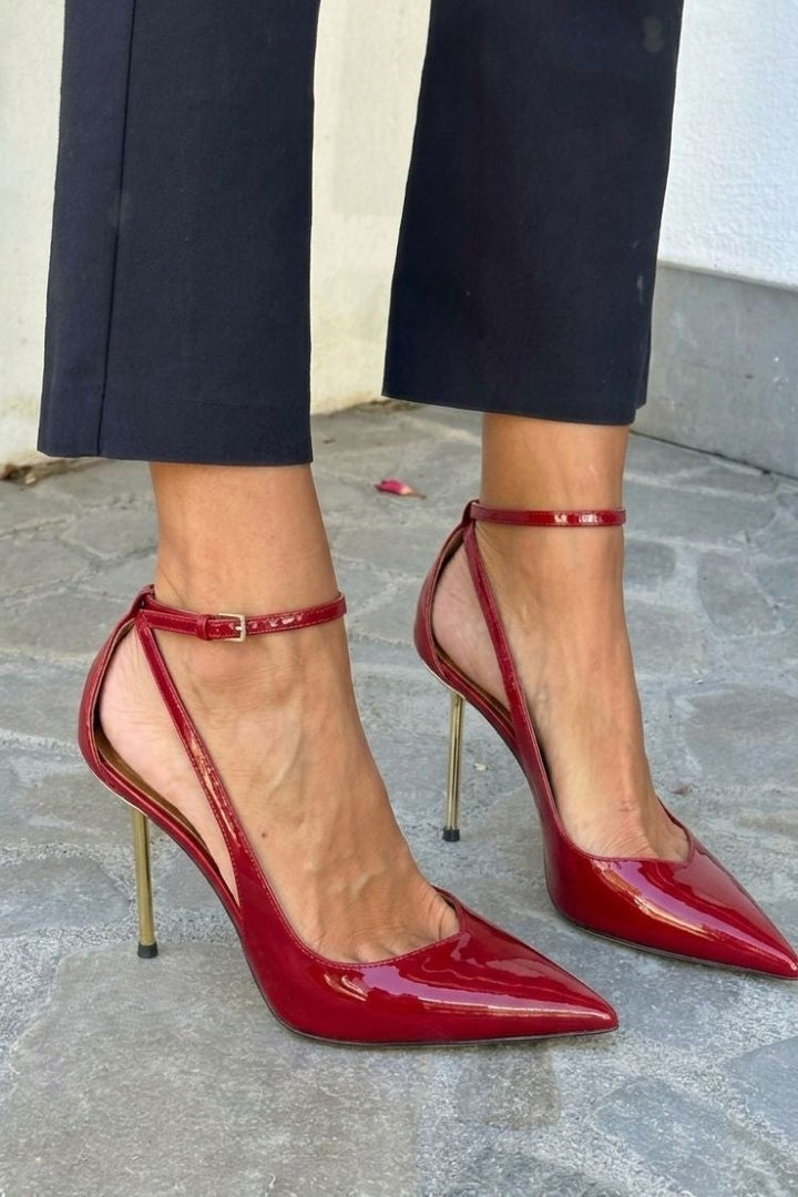 Talons aiguilles vernis Noir avec bride à la cheville