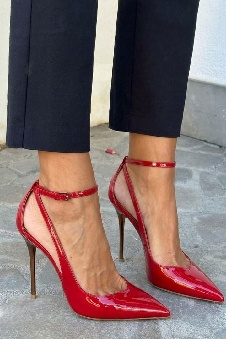 Talons aiguilles vernis Noir avec bride à la cheville