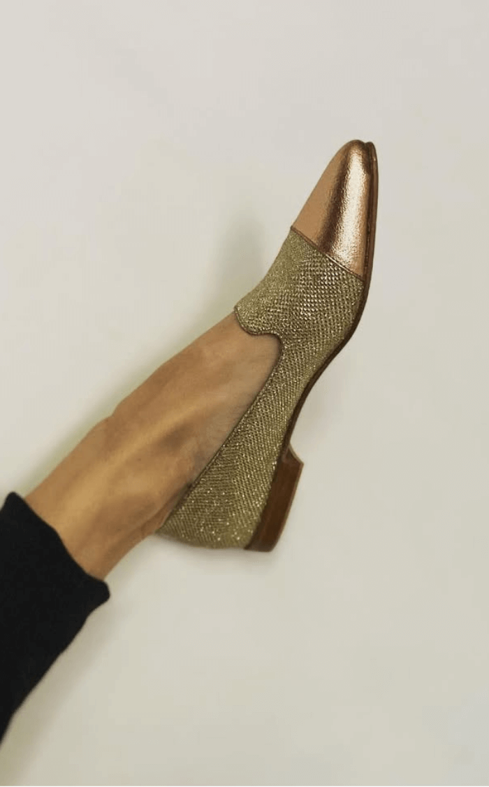Mocassins à paillettes métallisés dorés à bout pointu