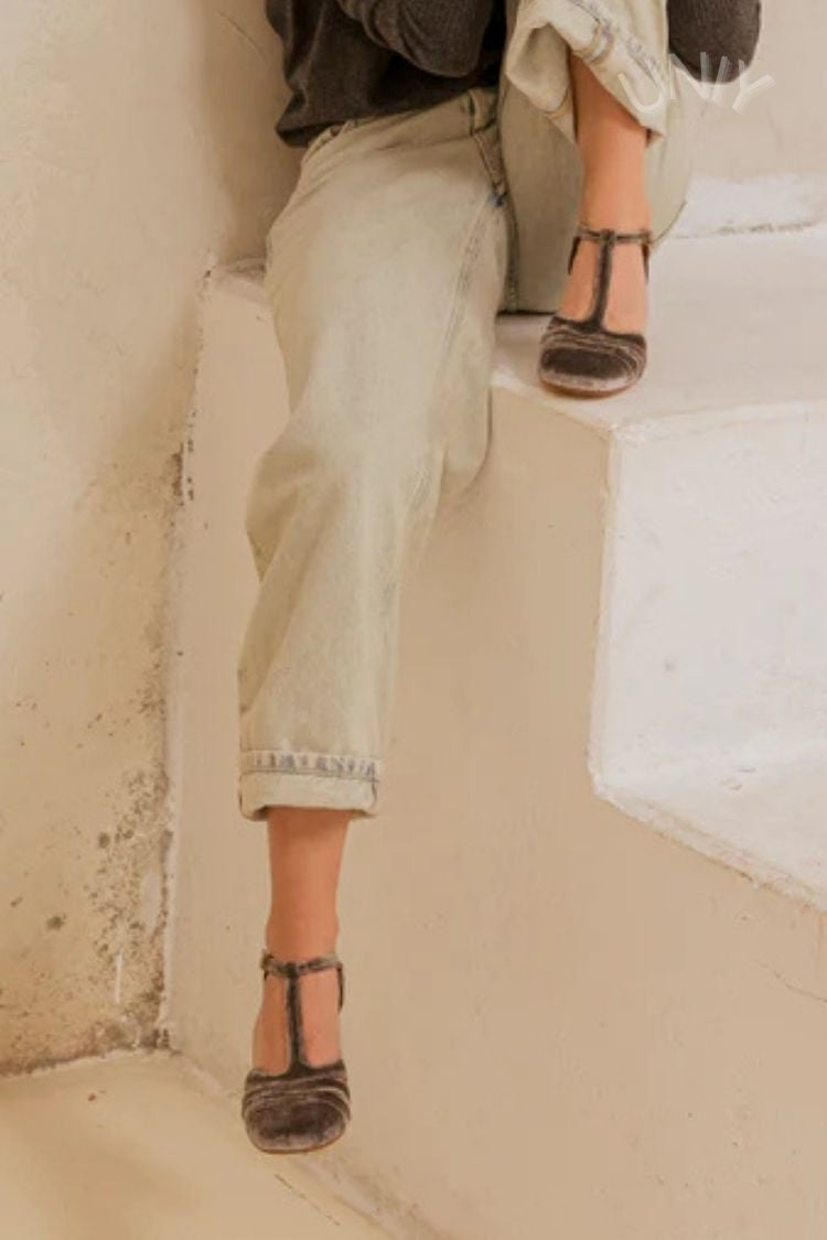 Talons larges cut-out en velours avec boucle et bride en T