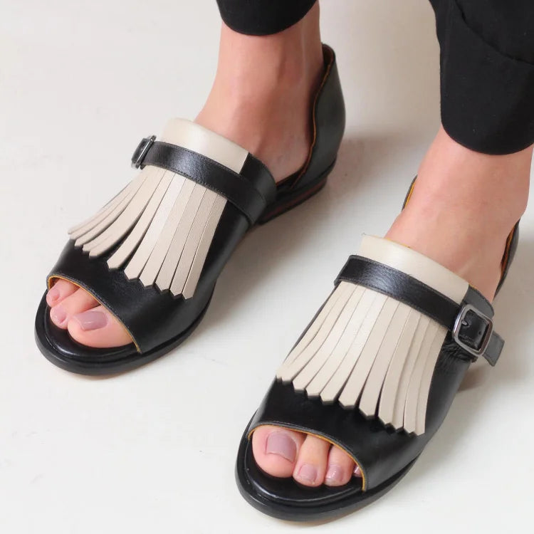 Sandales slip-on à bout rond ouvert contrasté avec franges