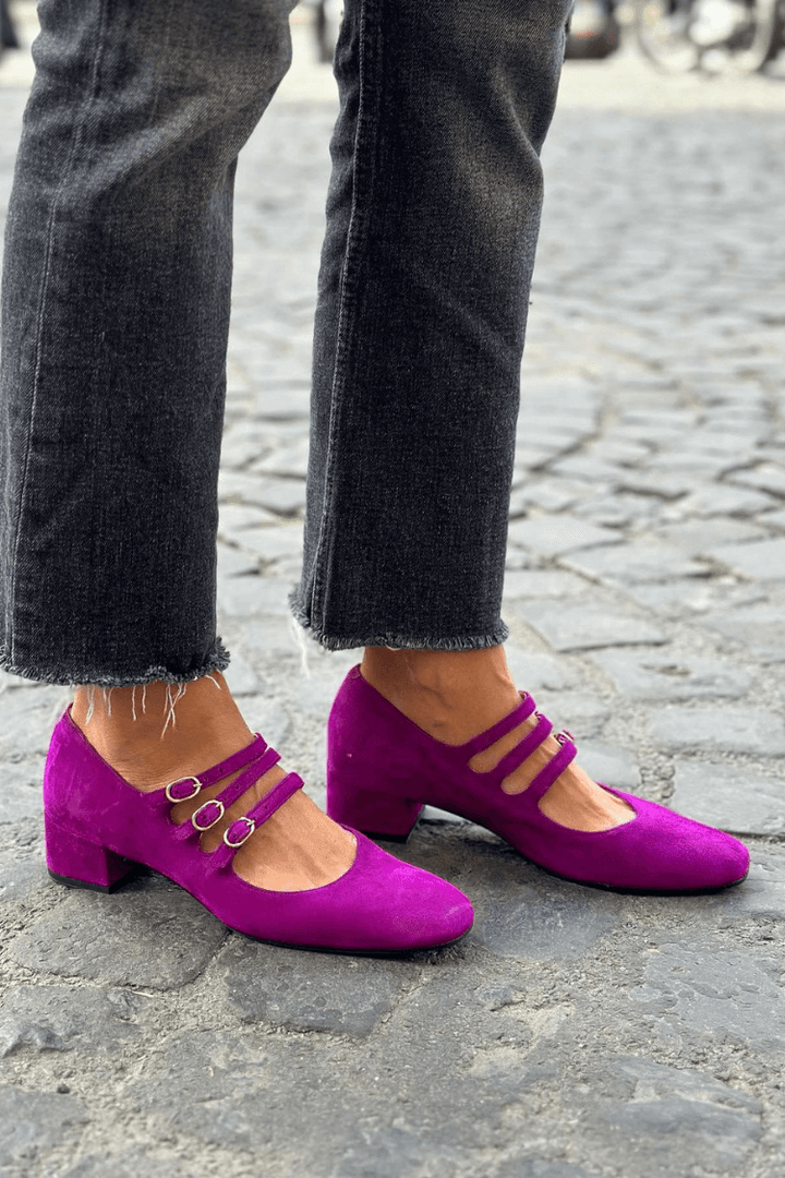Talons larges violets à bout carré avec boucle