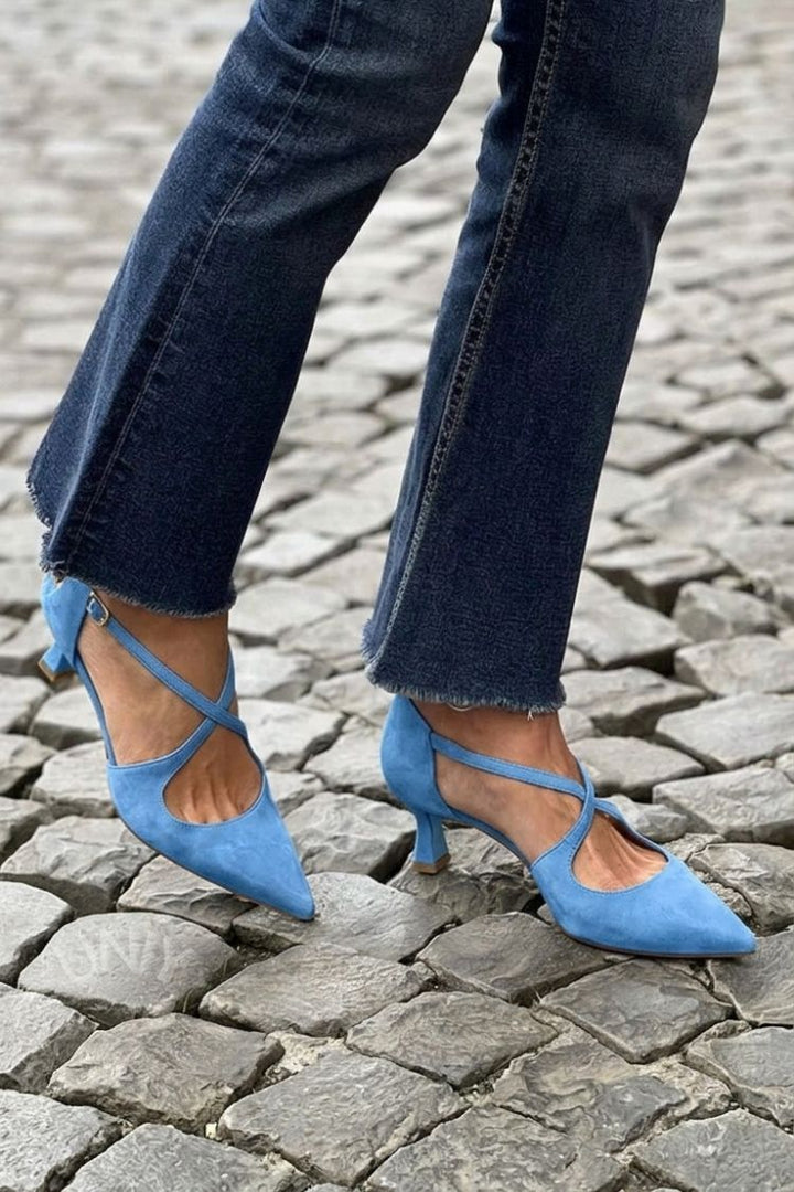 Talons bas kaki à bout pointu unis avec boucle et brides croisées