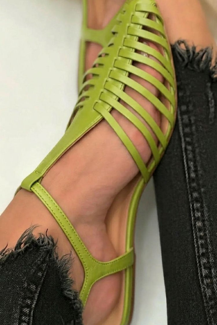 Sandales cut-out essentielles décontractées noires à bout pointu avec une bride en T