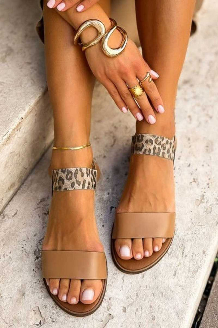Sandales à imprimé léopard basses en simili cuir avec bande élastique