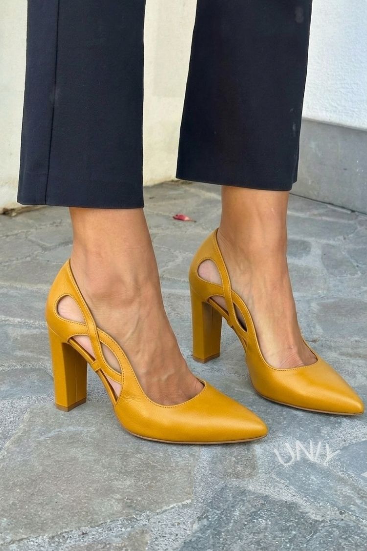 Décolleté à découpe en pointe en simili cuir avec talon bloc