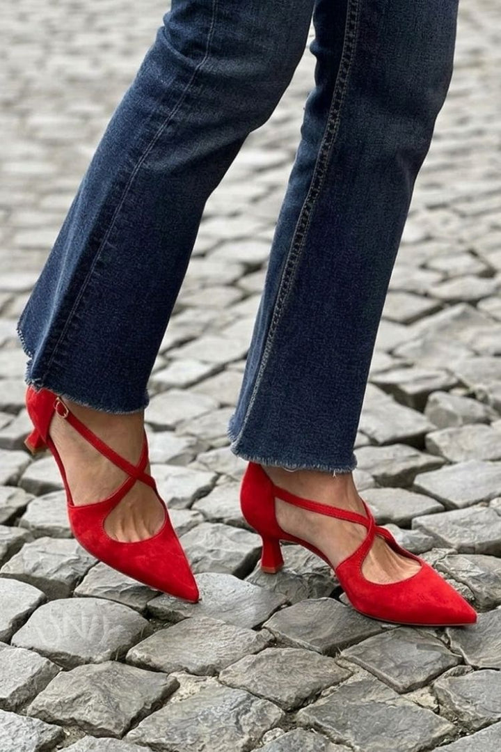 Talons bas kaki à bout pointu unis avec boucle et brides croisées