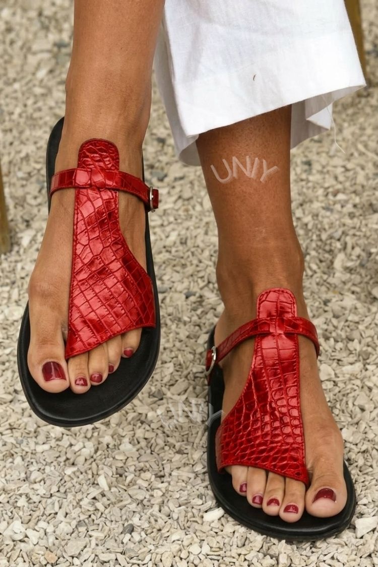 Sandales tongs effet crocodile avec bride et boucle sur le cou de pied