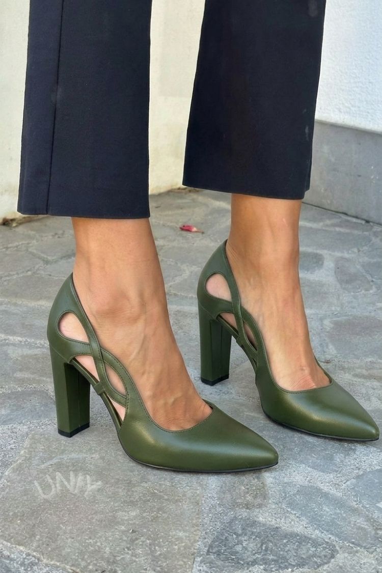 Décolleté à découpe en pointe en simili cuir avec talon bloc