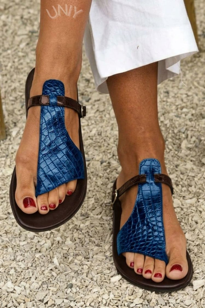 Sandales tongs effet crocodile avec bride et boucle sur le cou de pied