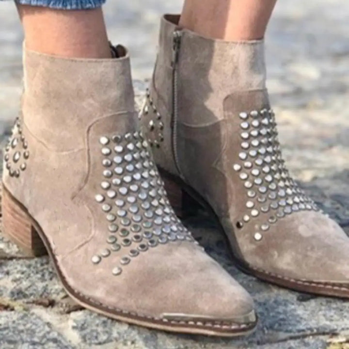 Bottes en suède chunky à bout pointu avec clous