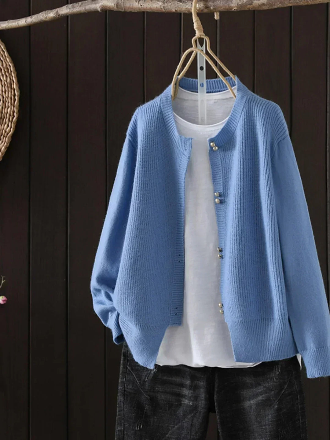 ELARA | CARDIGAN À BOUTONS EN PERLE