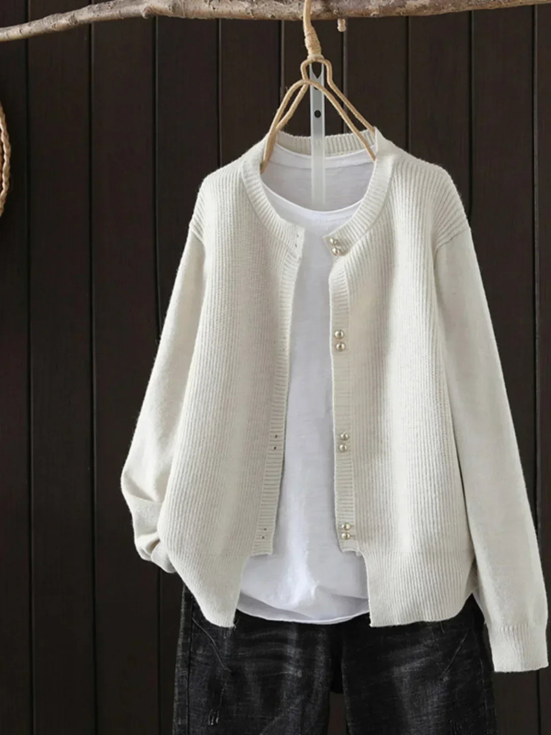 ELARA | CARDIGAN À BOUTONS EN PERLE