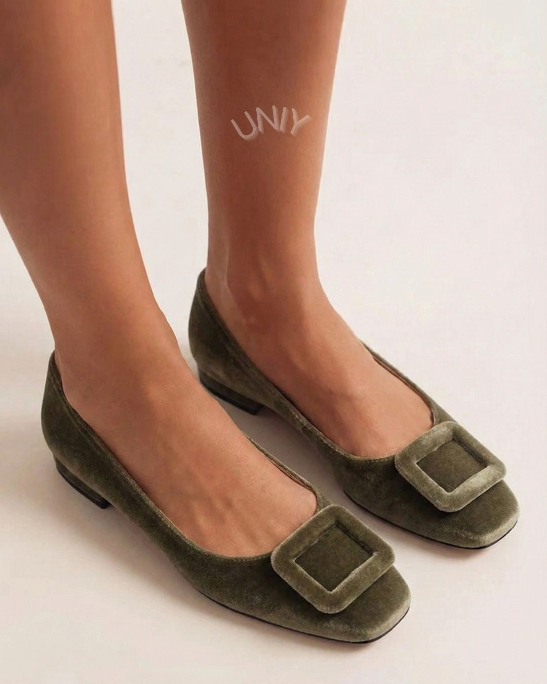 Ballerines à bout carré en velours avec boucle