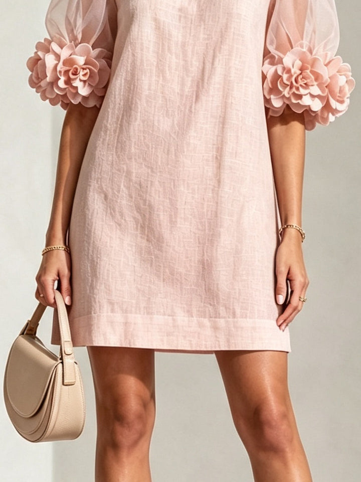 Janelle | Robe courte à manches transparentes et poignets fleuris