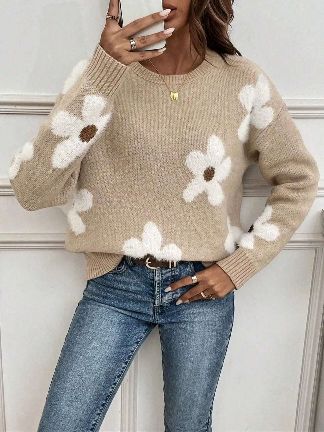 Kenza | Pull en maille à fleurs blanches