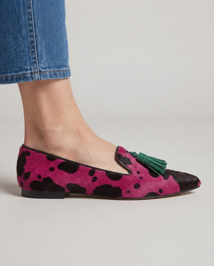 Lysiane | Mocassins pointus imprimé vache fuchsia à pampilles vertes
